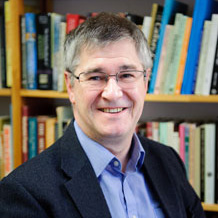 Portrait of author Julian Richards